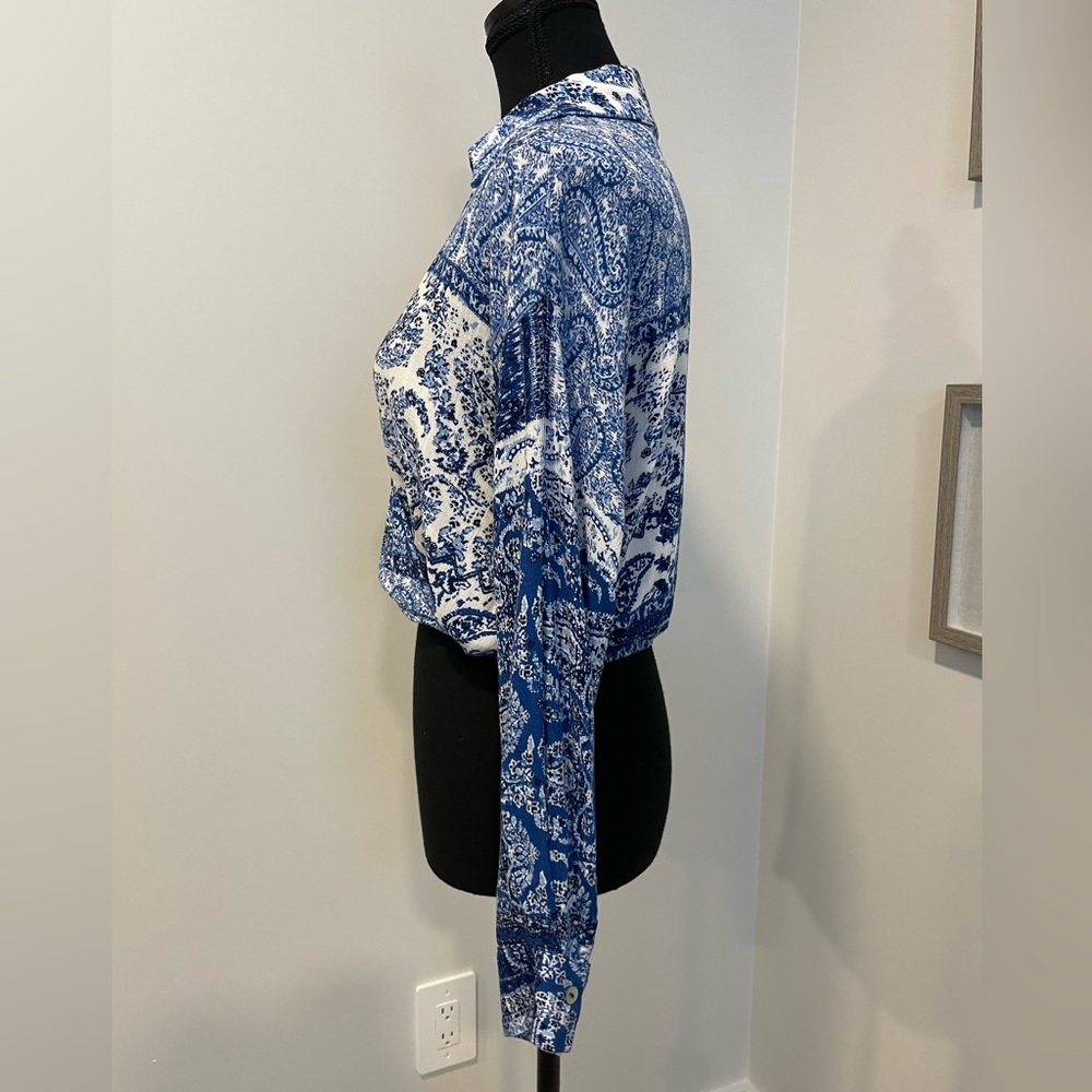 Never Worn! Zara Blue & White Long Sleeve Paisley Print Faux Wrap Crop Top - Picture 2 of 15